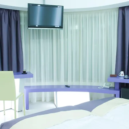 Christina Hotel 4*