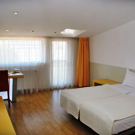 克里斯蒂娜酒店 酒店